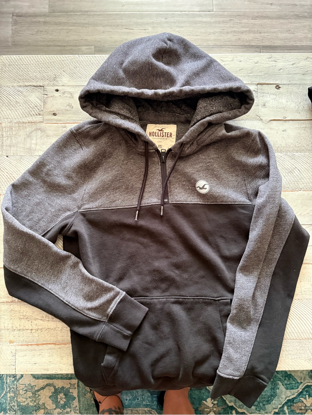 Hollister Men's Two-Tone Charcoal and Dark Gray Hooded Pullover